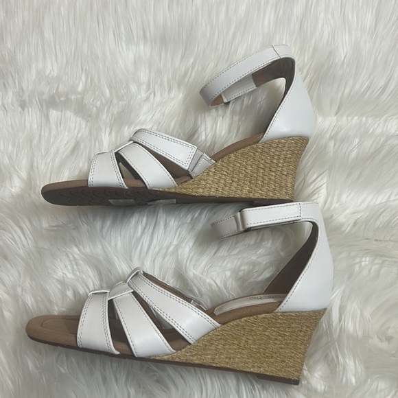 NWT Clarks Collection Ultimate Comfort Kyarra Joy White Leather Wedge Sandals - Picture 4 of 11